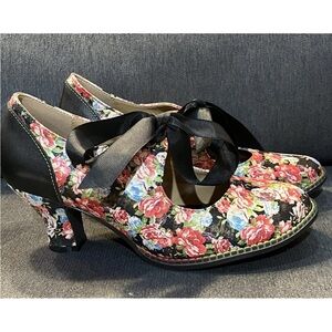 Floral Black Ribbon bow tie Mary Jane 2” heels size 8.5 / 39 vintage look!